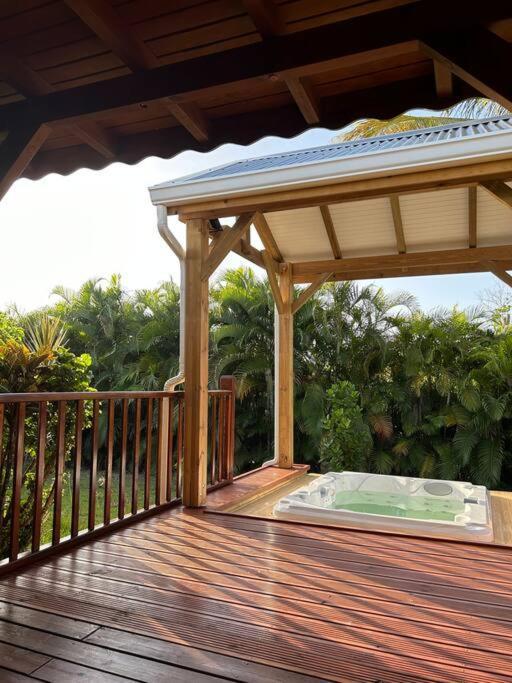 Вилла Bungalow Avec Jacuzzi Privatif Сент-Роз Экстерьер фото