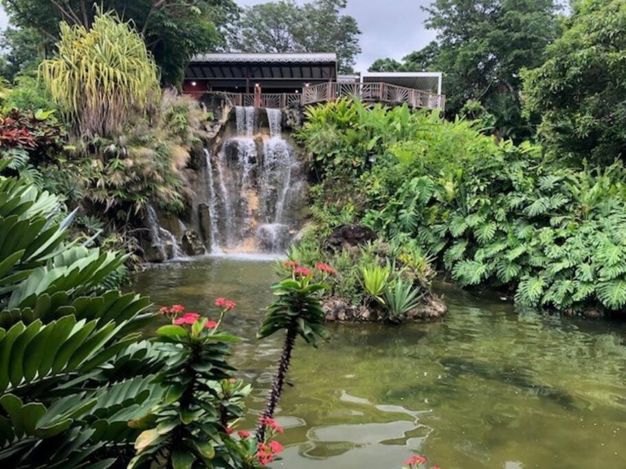 Вилла Bungalow Avec Jacuzzi Privatif Сент-Роз Экстерьер фото