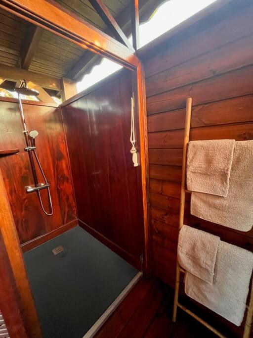 Вилла Bungalow Avec Jacuzzi Privatif Сент-Роз Экстерьер фото